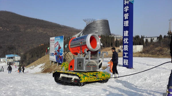 履帶造雪機_履帶式造雪機_自行造雪機